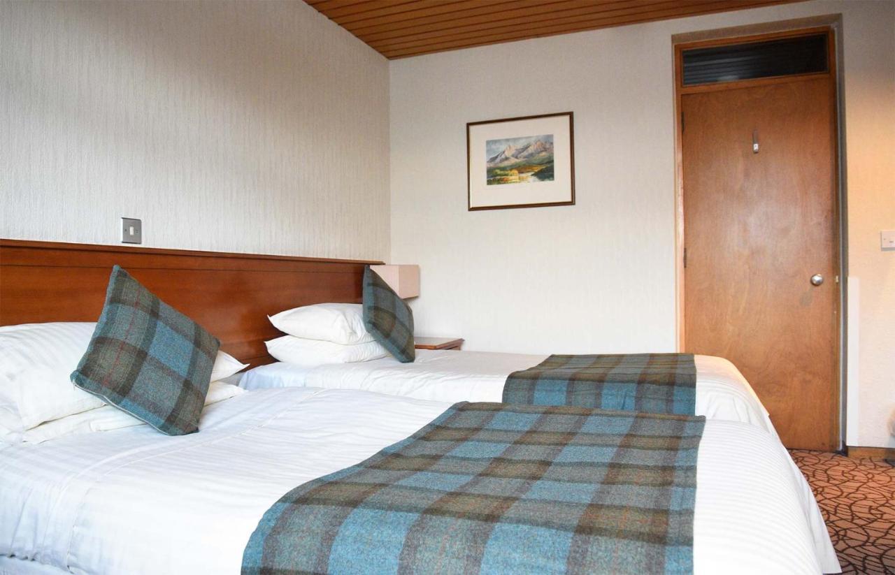The Royal Hotel Portree Buitenkant foto