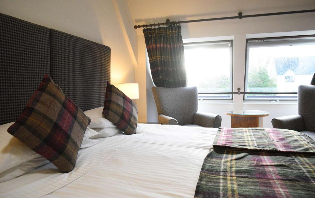 The Royal Hotel Portree Buitenkant foto