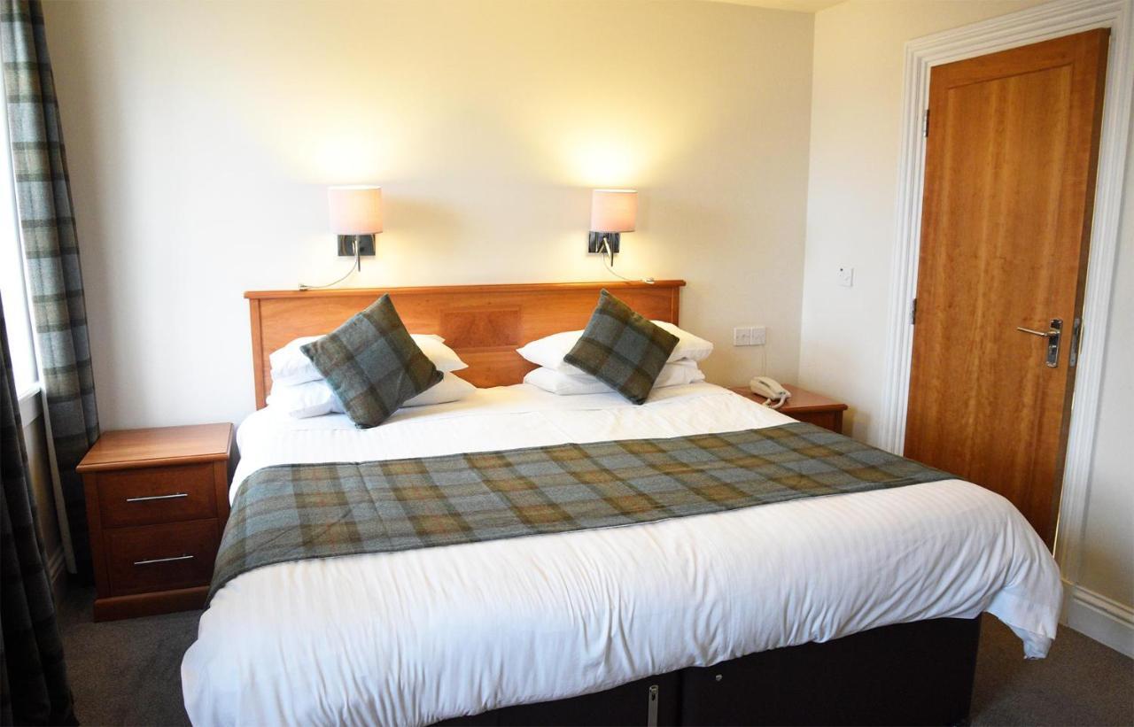 The Royal Hotel Portree Buitenkant foto