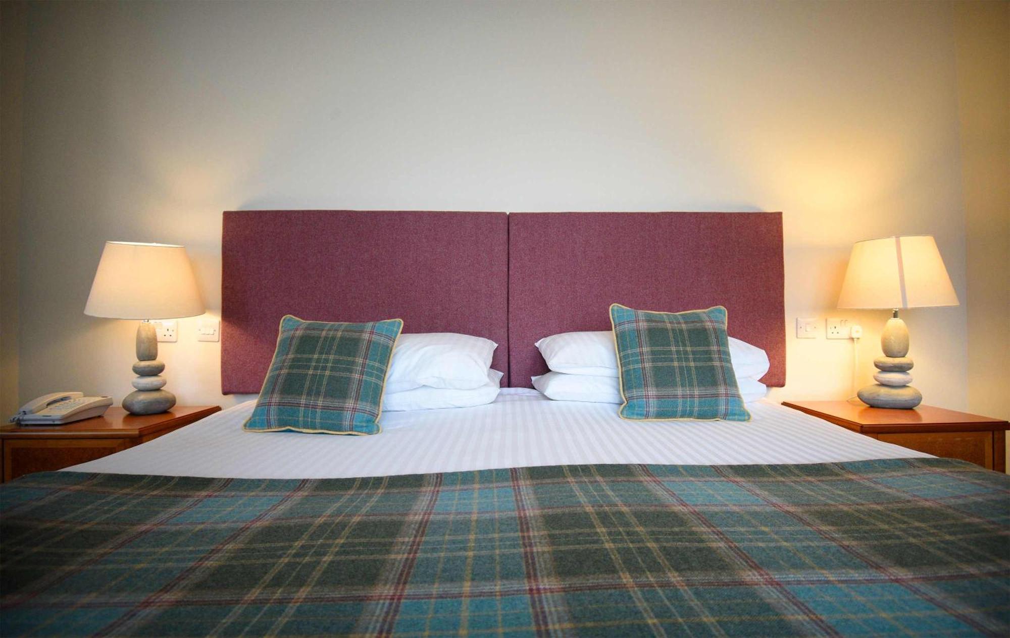 The Royal Hotel Portree Buitenkant foto