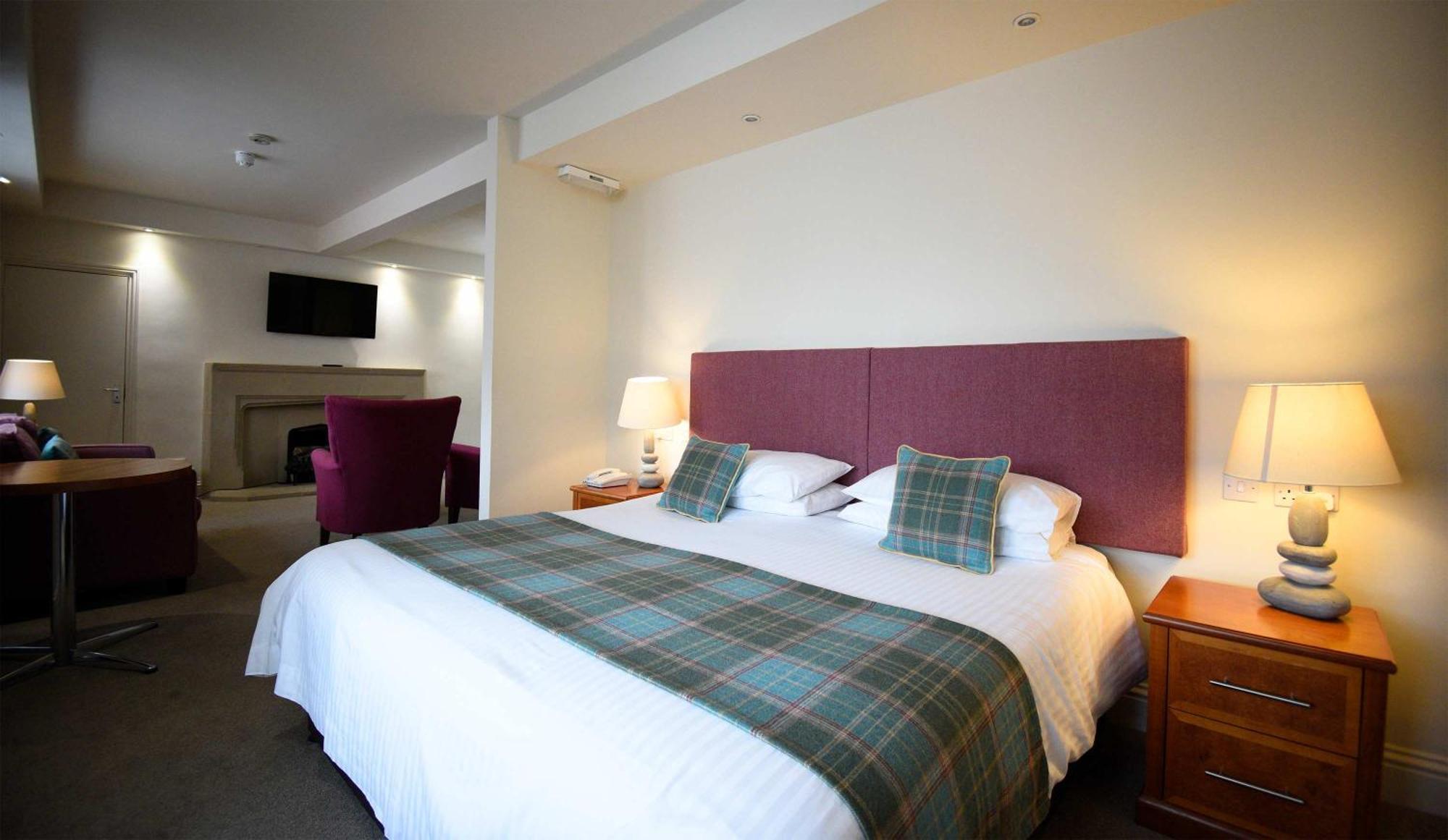 The Royal Hotel Portree Buitenkant foto