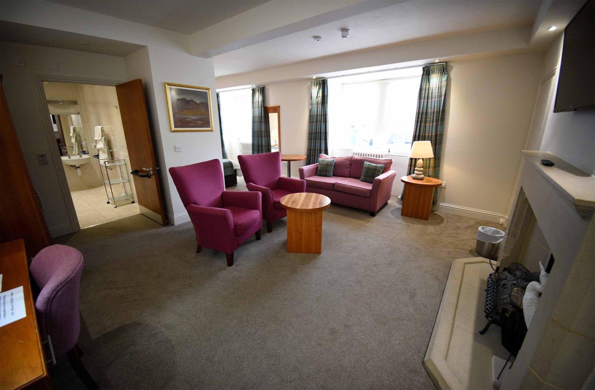 The Royal Hotel Portree Buitenkant foto